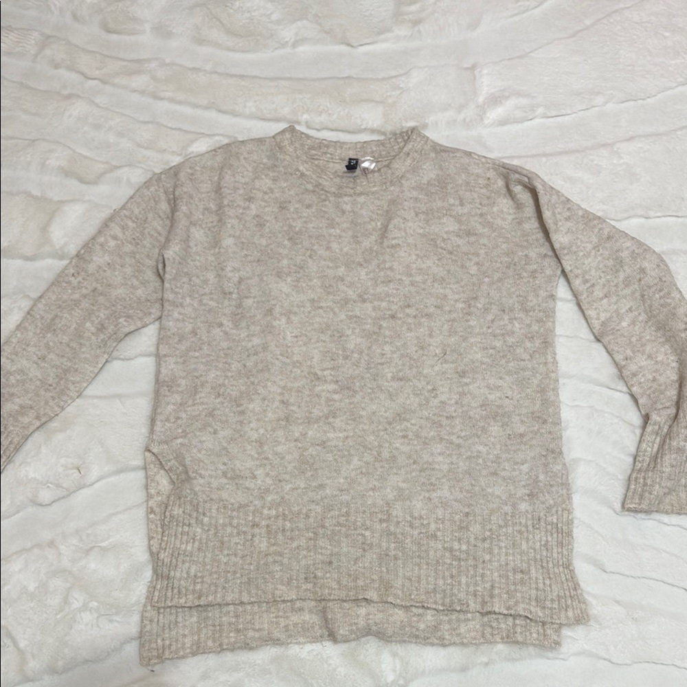 Divided women’s sweater small, high side slit- acrylic wool blend‎